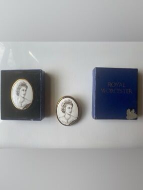 Vintage 1953 Queen Elizabeth II Coronation Portrait Brooch Bone China